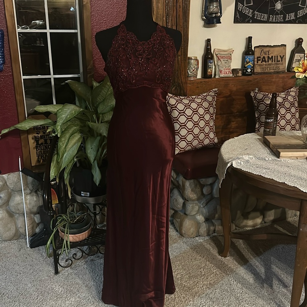80s/90s long burgundy gown size s